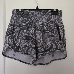 Lululemon Seawheeze Tracker 4" Shorts Black And White Waves